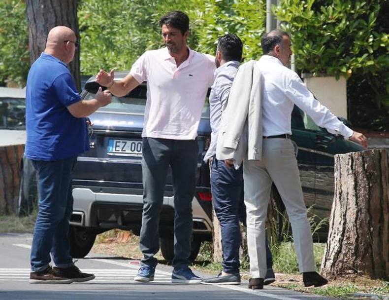 Mister Gattuso riparte dalla Lega Pro con la Carrarese? Ecco l&#39;incontro con Gigi Buffon, il proprietario della squadra. (Olycom)